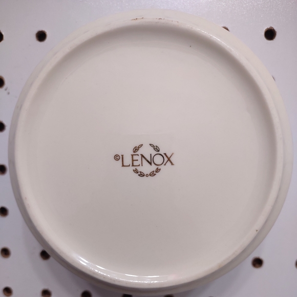 Lenox Keepsake Dish with Gold Trim - Picture 7 of 7